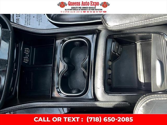Photo of 2022 Granite Crystal Metallic Clearcoat Chrysler Pacifica