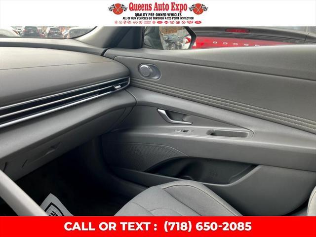 Photo of 2023 Phantom Black Hyundai ELANTRA