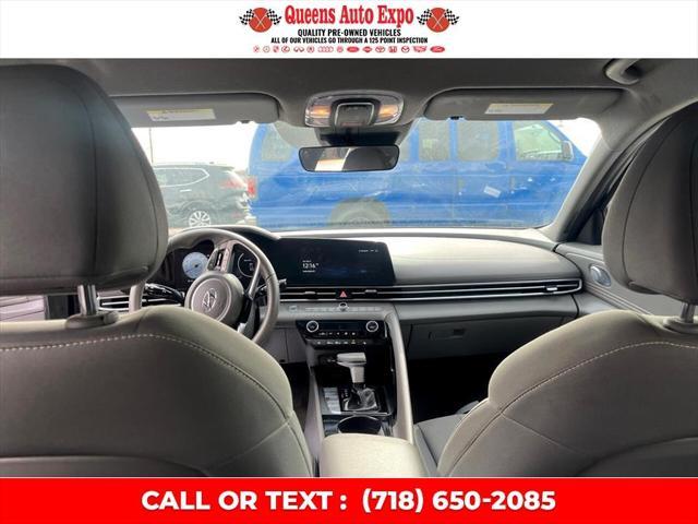Photo of 2023 Phantom Black Hyundai ELANTRA