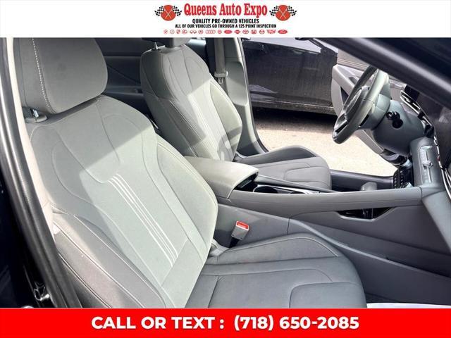 Photo of 2023 Phantom Black Hyundai ELANTRA