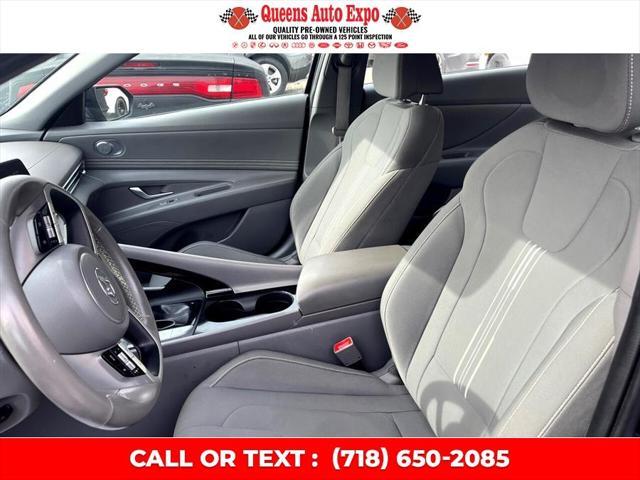 Photo of 2023 Phantom Black Hyundai ELANTRA