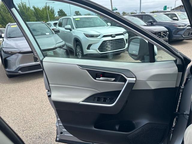 Photo of 2022 Silver Sky Metallic Toyota RAV4