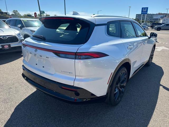 Photo of 2025 White Toyota Crown Signia