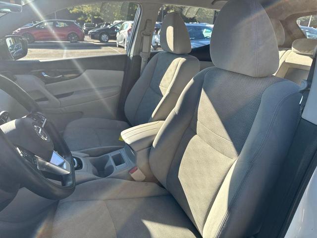 Photo of 2019 Pearl White Tricoat Nissan Rogue Sport
