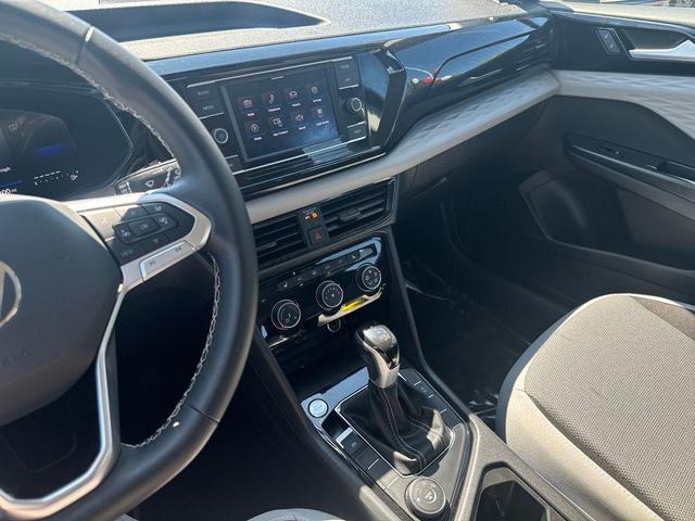 Photo of 2024 Dusk Blue Metallic Volkswagen Taos