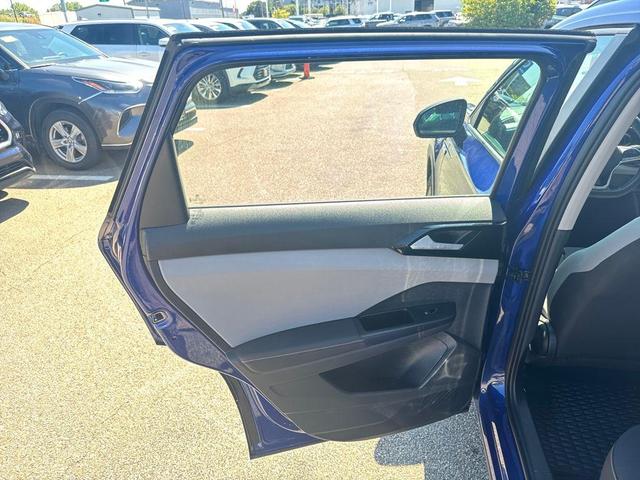 Photo of 2024 Dusk Blue Metallic Volkswagen Taos