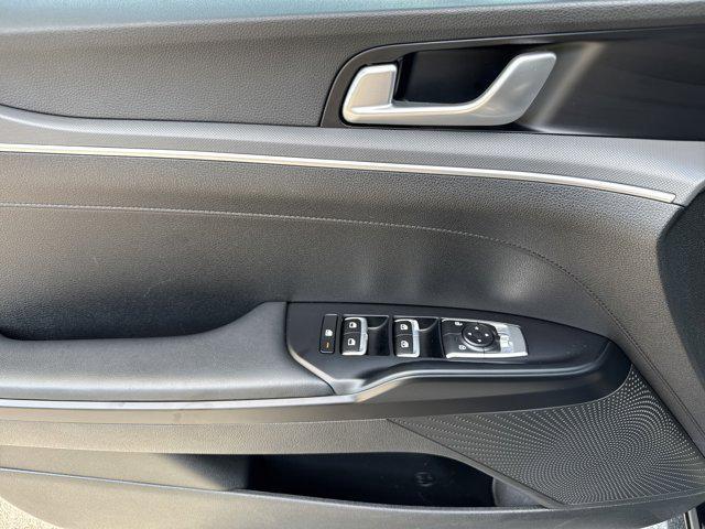 Photo of 2022 Ebony Black Kia K5