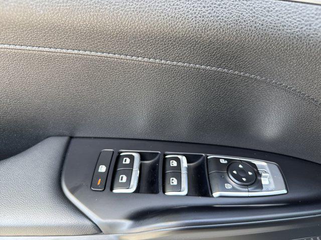 Photo of 2022 Ebony Black Kia K5