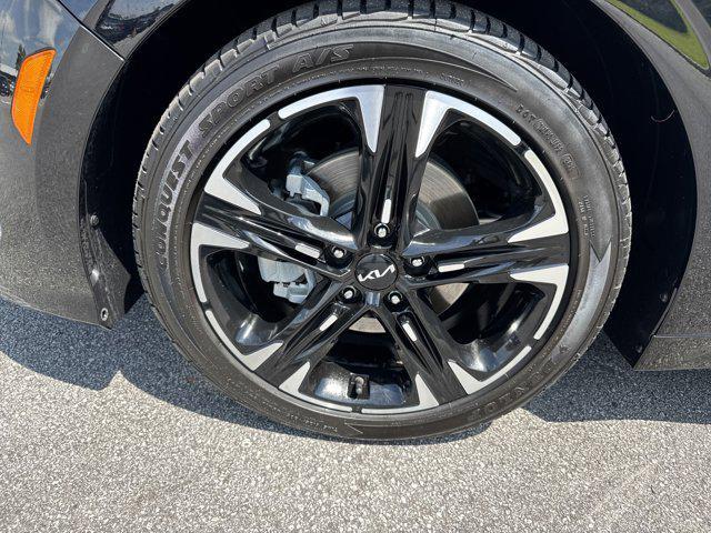Photo of 2022 Ebony Black Kia K5
