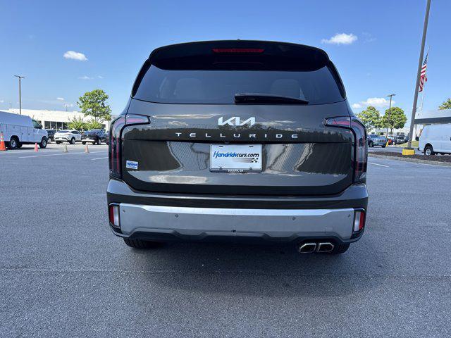 Photo of 2023 Dark Moss Kia Telluride