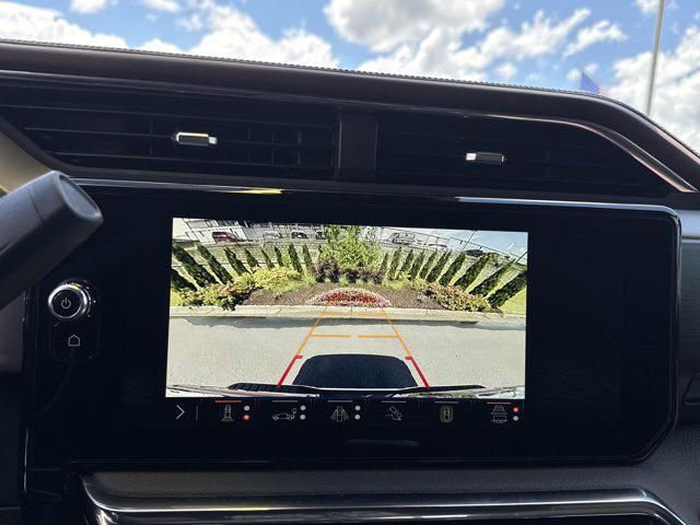 Photo of 2025 White Frost Tricoat GMC Sierra 2500