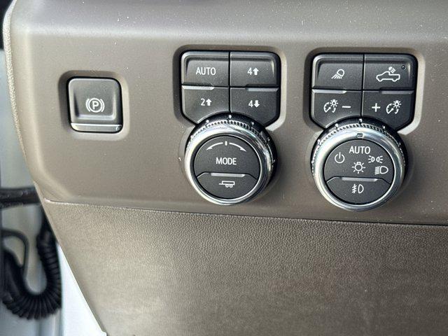 Photo of 2025 White Frost Tricoat GMC Sierra 2500