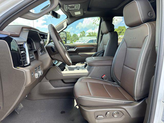 Photo of 2025 White Frost Tricoat GMC Sierra 2500