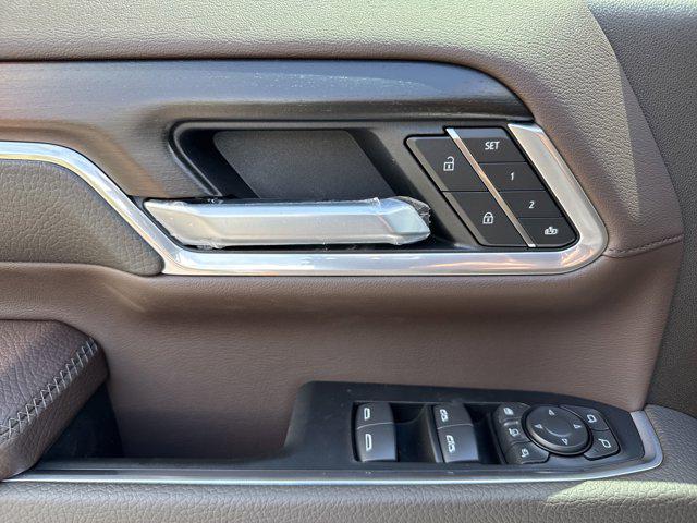 Photo of 2025 White Frost Tricoat GMC Sierra 2500