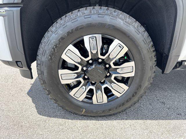 Photo of 2025 White Frost Tricoat GMC Sierra 2500