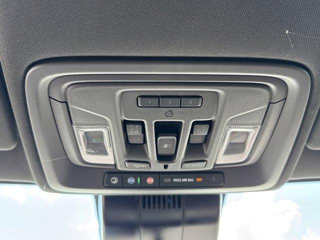 Photo of 2025 White Frost Tricoat GMC Sierra 2500