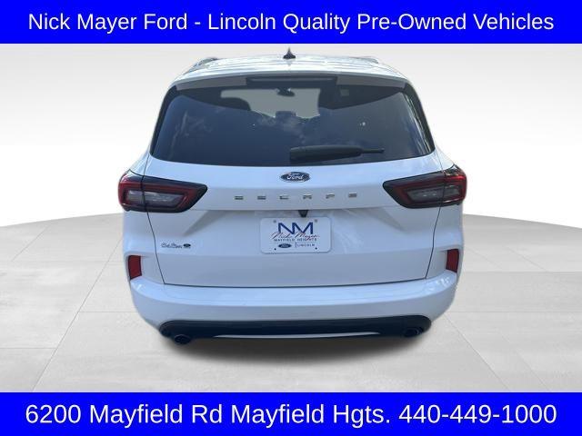 Photo of 2023 OXFORD WHITE Ford Escape