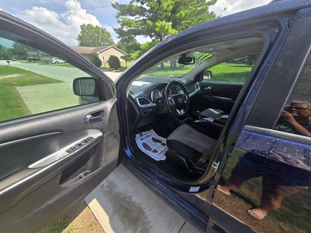 Photo of 2017 Contusion Blue Pearlcoat Dodge Journey