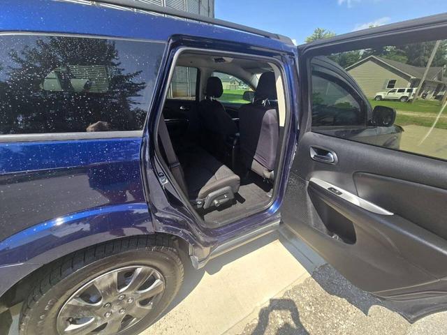Photo of 2017 Contusion Blue Pearlcoat Dodge Journey