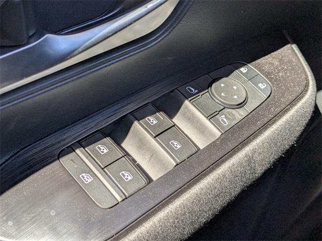 Photo of 2025 Super Black Nissan Kicks