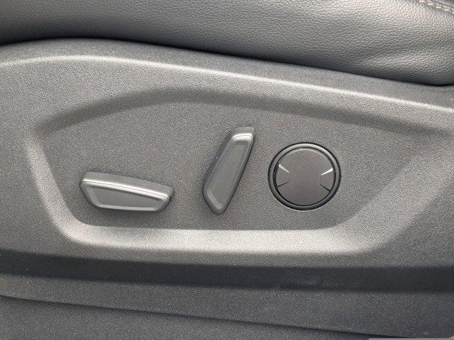 Photo of 2023 Oxford White Ford Edge