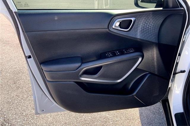 Photo of 2024 Snow White Pearl Kia Soul