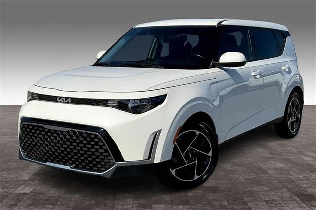 Photo of 2024 Snow White Pearl Kia Soul