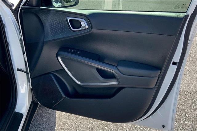 Photo of 2024 Snow White Pearl Kia Soul