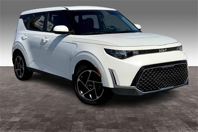 Photo of 2024 Snow White Pearl Kia Soul