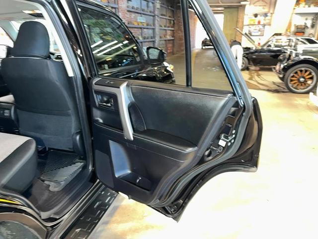 Photo of 2014 Black Toyota 4Runner