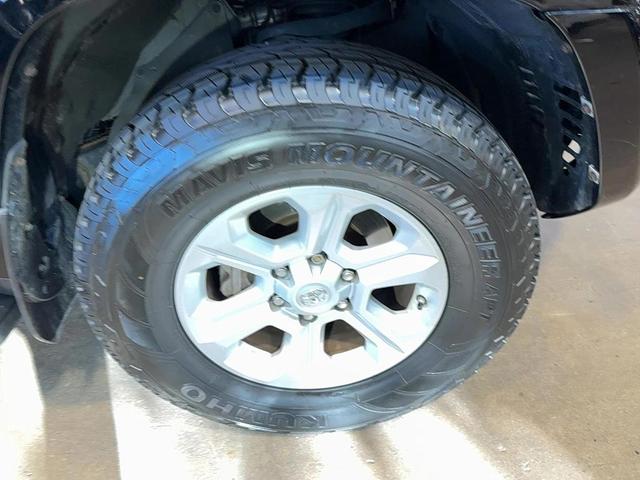 Photo of 2014 Black Toyota 4Runner