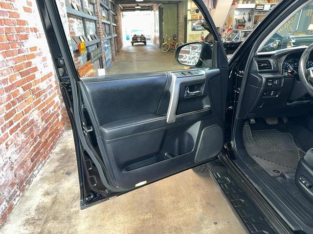 Photo of 2014 Black Toyota 4Runner