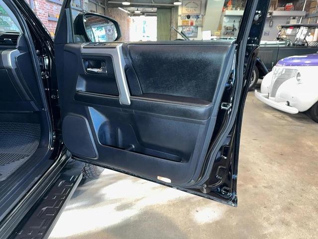 Photo of 2014 Black Toyota 4Runner