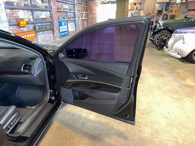 Photo of 2014 Crystal Black Pearl Acura RLX