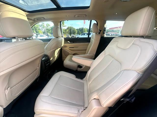 Photo of 2021 Bright White Clearcoat Jeep Grand Cherokee L