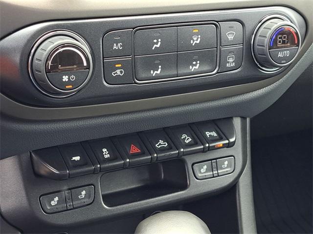 Photo of 2022 Summit White Chevrolet Colorado