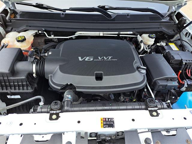 Photo of 2022 Summit White Chevrolet Colorado