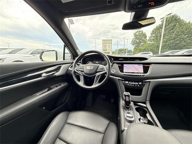 Photo of 2023 Crystal White Tricoat Cadillac XT5