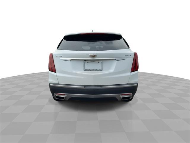 Photo of 2023 Crystal White Tricoat Cadillac XT5