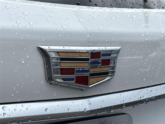 Photo of 2023 Crystal White Tricoat Cadillac XT5