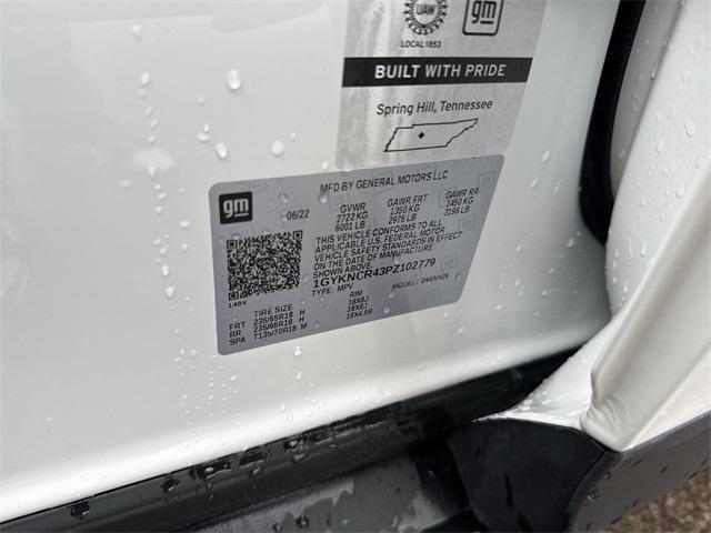Photo of 2023 Crystal White Tricoat Cadillac XT5