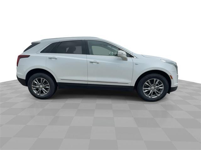 Photo of 2023 Crystal White Tricoat Cadillac XT5