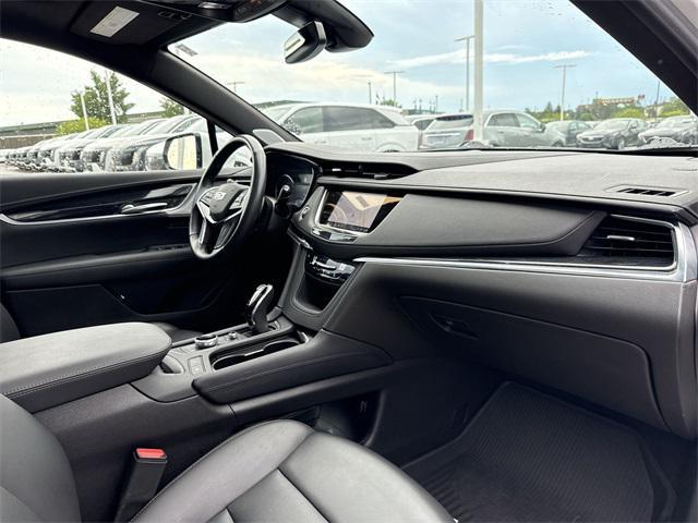 Photo of 2023 Crystal White Tricoat Cadillac XT5