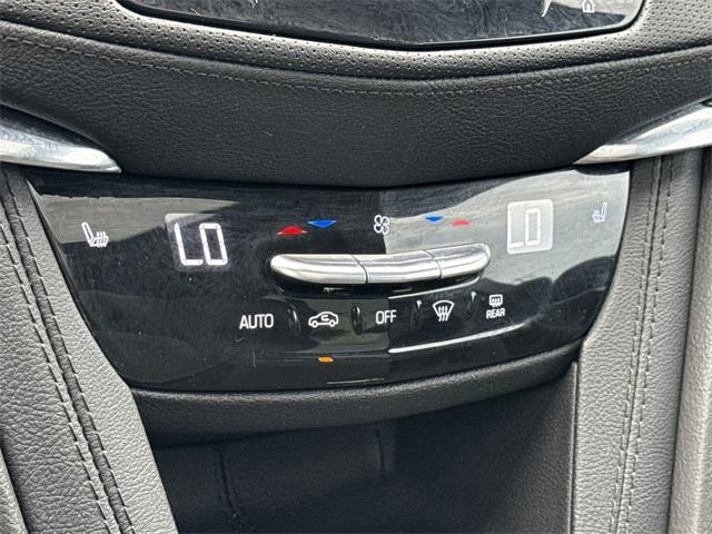 Photo of 2023 Crystal White Tricoat Cadillac XT5