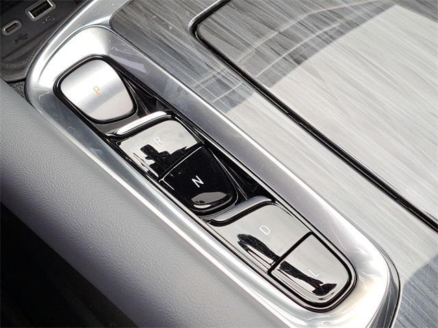 Photo of 2024 White Frost Tricoat Buick Enclave
