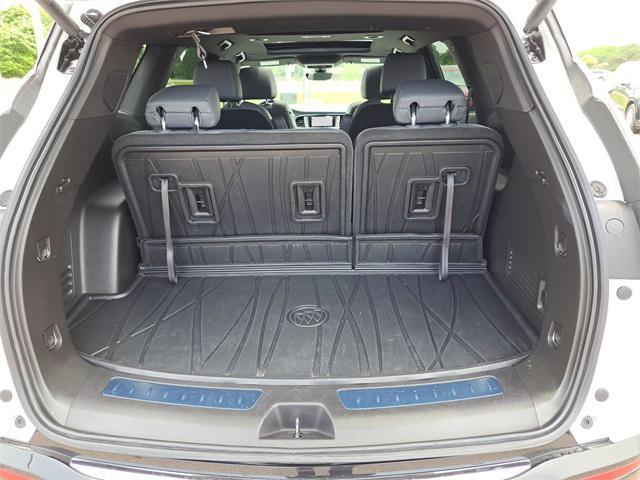 Photo of 2024 White Frost Tricoat Buick Enclave