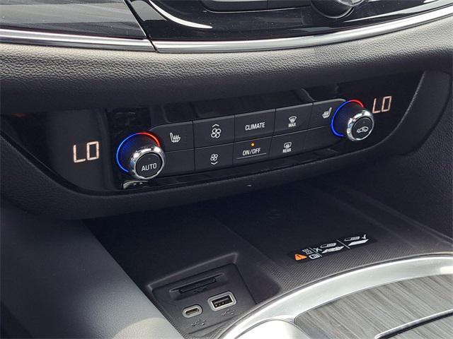 Photo of 2024 White Frost Tricoat Buick Enclave