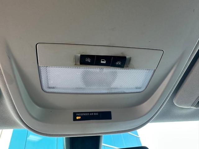 Photo of 2021 Summit White Chevrolet Colorado
