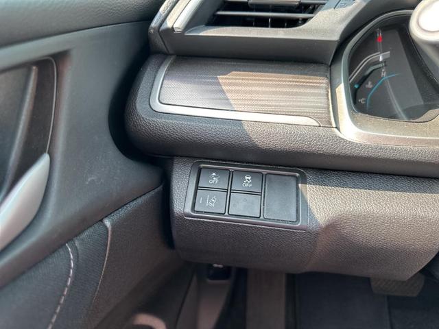 Photo of 2019 White Honda Civic