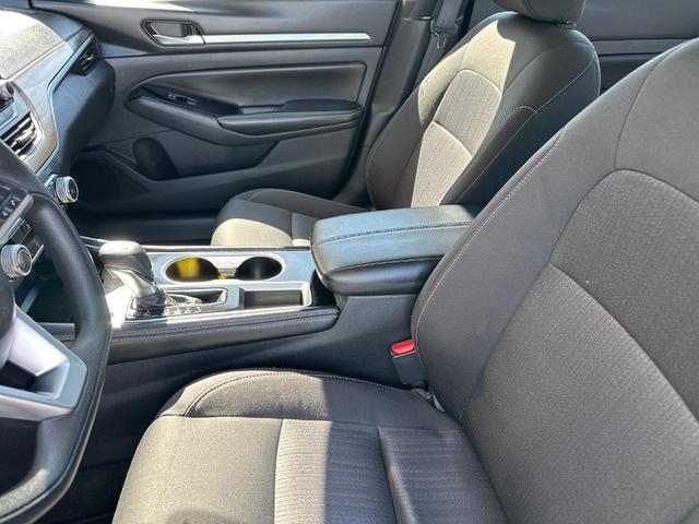 Photo of 2023 White Nissan Altima